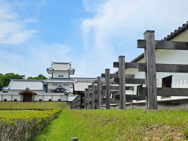 走進歷史與綠意交錯的〔金澤城〕