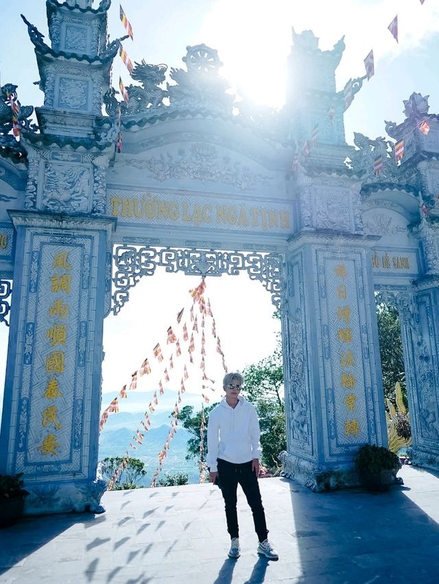 วัดพระใหญ่บนเขาบานาฮิลล์