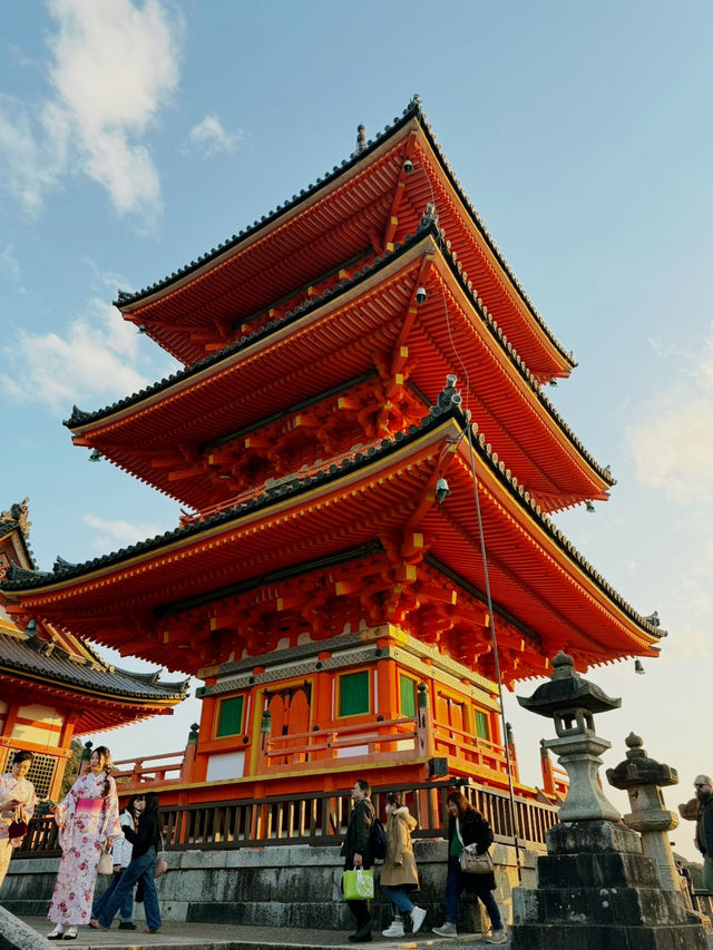 ⛩ วัดคิโยมิซุเดระ (Kiyomizu-dera) – เกียวโตในยามเย็