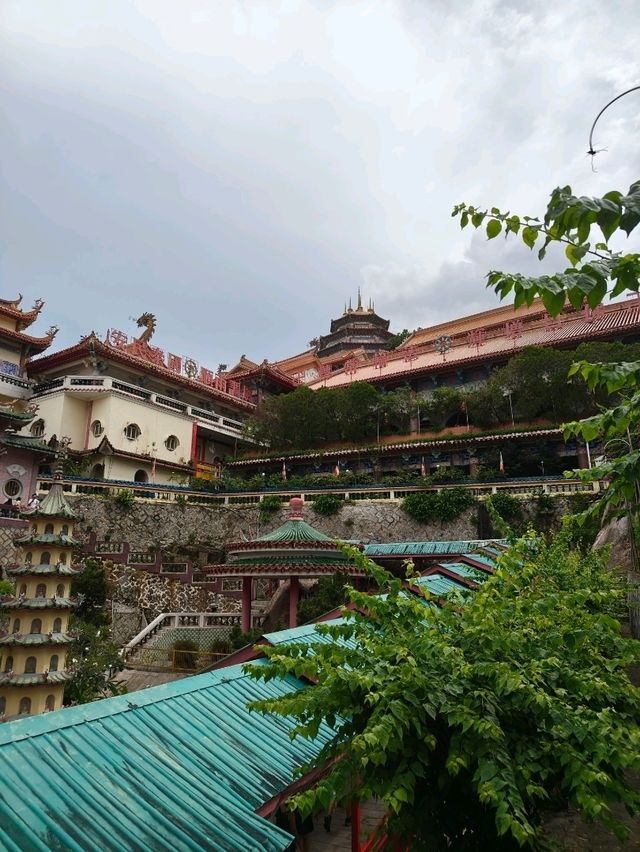 A Calm and Beautiful Temple Visit in Penang