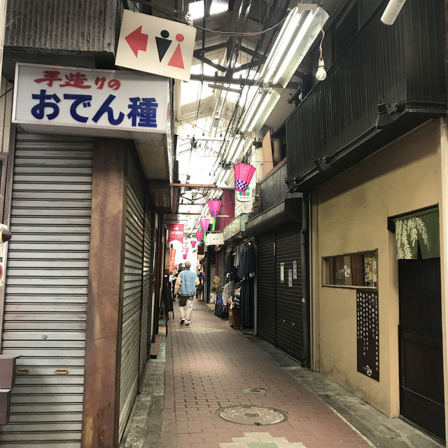 【横浜市　東急東横線　白楽駅　六角橋商店街を旧網島街沿いにシティウォーク】