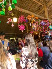 Oh Poi Market — a charming weekend market in Suan Phueng, Ratchaburi | ตักบาตรริมน้ำ จิบกาแฟ ฟังเสียงลำธาร ที่“โอ๊ะป่อย” 