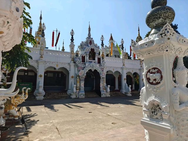 Temple Hopping Like a Pro in Mueang
