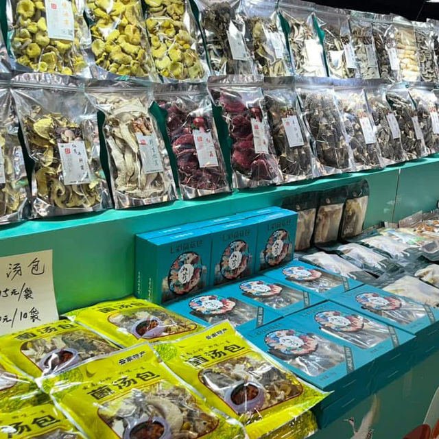 🧺🌶️ Daguanzuanxin Farmers’ Market (大观纂新农贸市场) — A Local Foodie Gem in Kunming!