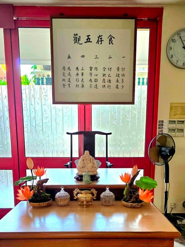 Mindful Meals, Warm Hearts : The Hall of Five Contemplation