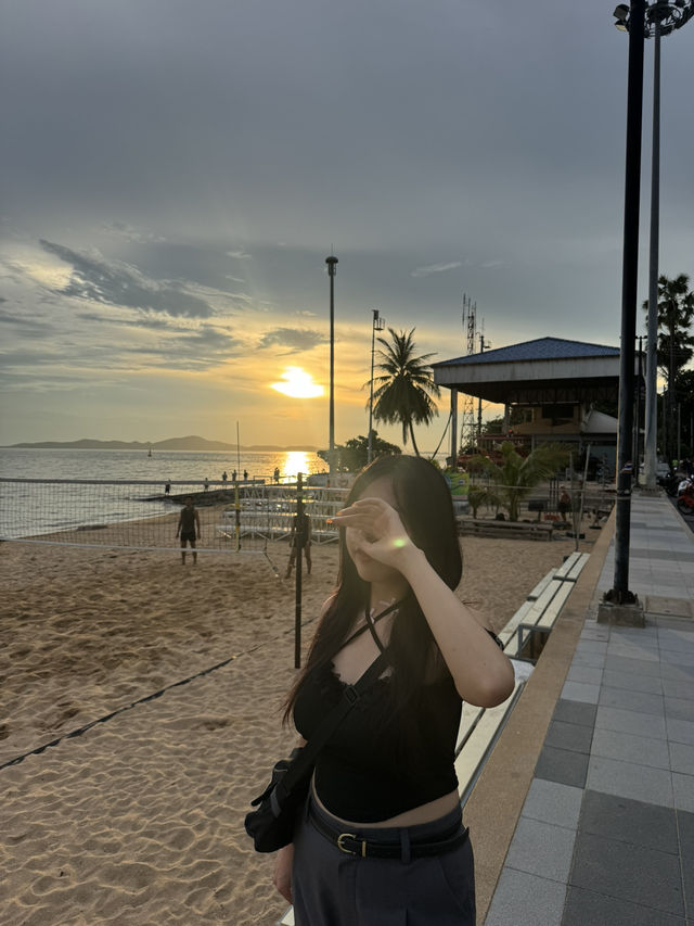 🏖️ “หาดจอมเทียน…ธรรมชาติสงบ งบเบา ๆ แต่ฟินเกินราค
