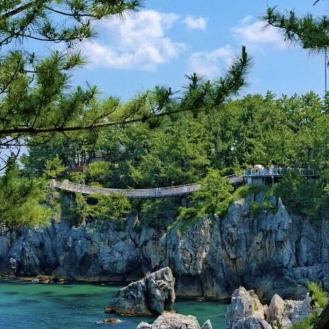 Chotdaebawi Rock: Korea’s Most Thrilling Sunrise Spot – A Solo Hiker’s Pilgrimage"** 🌄🧗
