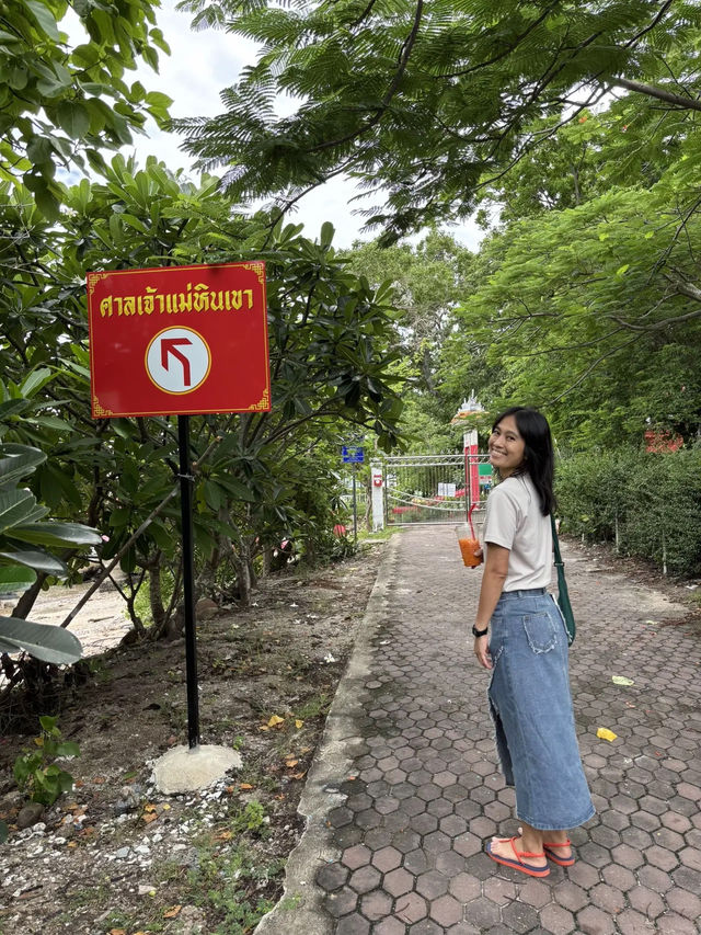 ศาลเจ้าแม่หินเขา ชลบุรี