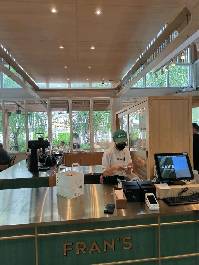 ร้าน FRAN'S BRUNCH & GREEN สาขาสุขุมวิท 49