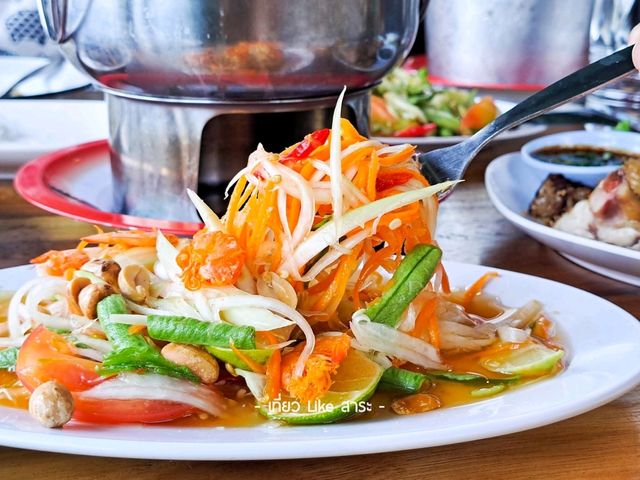 บ้านแดงริมน้ำ 🐔ส้มตำไก่ย่าง..แซ่บจนต้องบอกต่อ