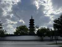 🏯 【上海龍華寺】1700年古剎深度遊！免費開放+素麵一絕，祈福靈驗的魔都佛國祕境