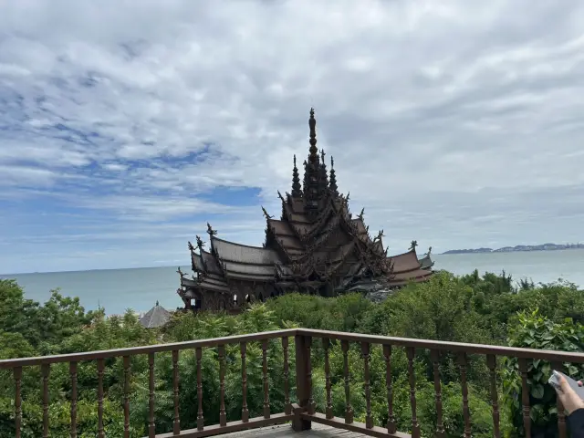 sanctuary of truth museum   我們是誰？