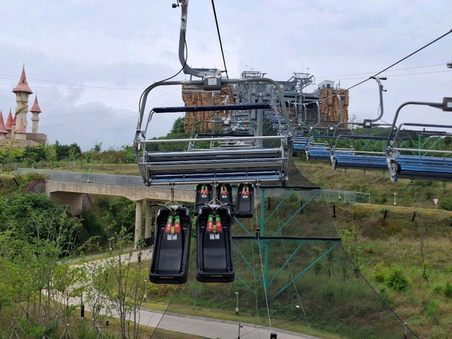 釜山 Skyline Luge坐上滑車衝下山！超刺激的親子冒險樂園