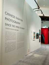 傳奇時刻的永恆凝視:霍斯特的時尚攝影展