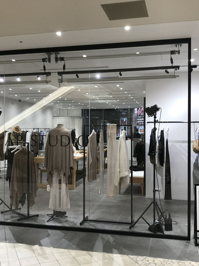🍻🎬🧥【横浜NeWomanで大人の週末】クラフトビールで乾杯して、映画館でひととき。秋冬はモンクレールで決まり！