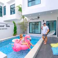 พูลวิลล่าบางแสนสุด Luxury "A Good Time Pool Villa"