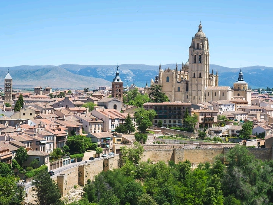 🇪🇸 Alcazar của Segovia, mô hình thực tế của lâu đài Disney