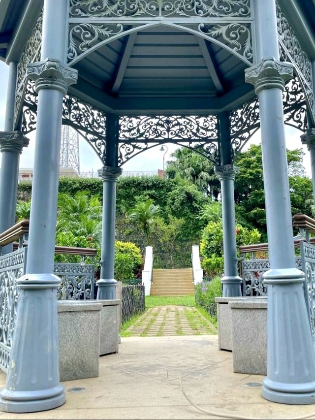 A Peaceful Escape at Victoria Peak Garden A Peaceful Escape at Victoria Peak Garden