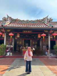 the oldest Chinese temple in Malaysia - holds 400 years of history!