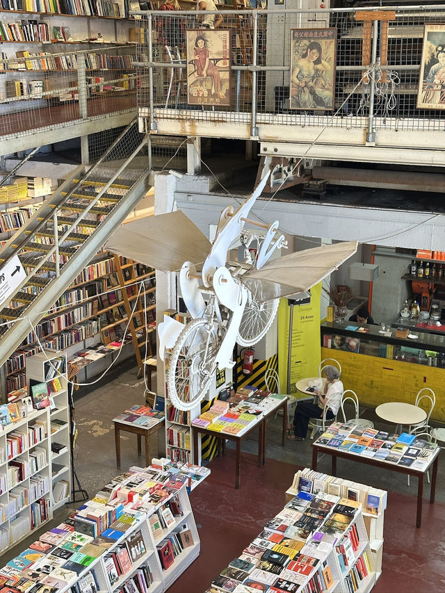 리스본 여행 LX팩토리 이색 서점 “Ler Devagar"📚