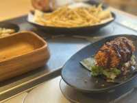 🍣【沖縄・北谷で味わう本格回転寿司】「Kaitenzushi Hokkaisozai Chatanten」🍵🌊