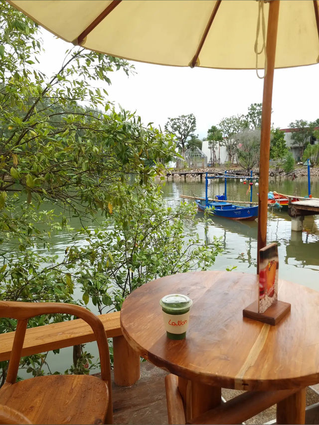 คาเฟ่ Lawon Canal Café ในระยอง