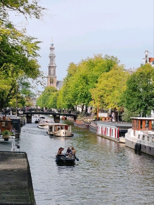 A Cruise on the Amsterdam Canals A Cruise on the Amsterdam Canals