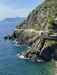 【Riomaggiore：彩色山城的黃昏浪漫 🌅】