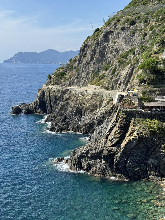 【Riomaggiore：彩色山城的黃昏浪漫 🌅】