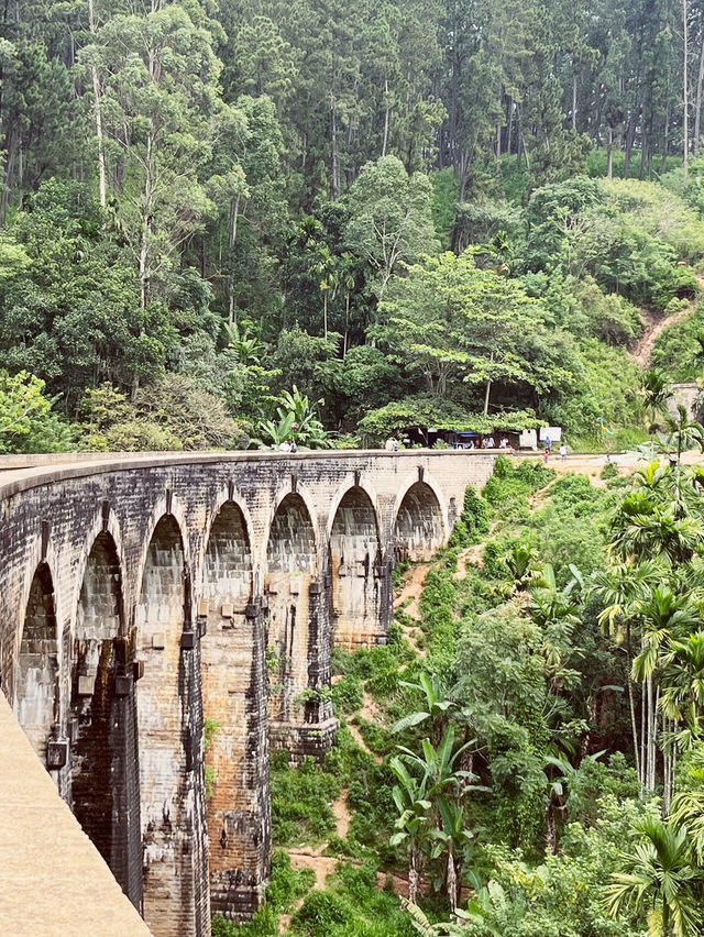 🌉 Nine Arch Bridge, Sri Lanka: A Colonial-Era Masterpiece in the Emerald Mountains! 🚂