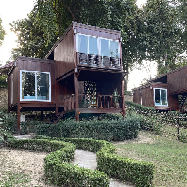 บ้านไม้สุดชิล 🌳 ที่หาดบ้านดินรีสอร์ท ไทรโยค