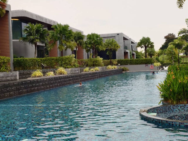 🏨🌿 Luxury & Leisure at Dusit Thani Laguna Singapore 🏌️‍♂️✨