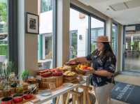 ที่พักบนเนินเขามองวิวหาดป่าตองได้เต็มตา เงียบสงบ