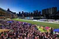 Happy Valley Racecourse - Superb restaurant in the atmosphere of Running Horse