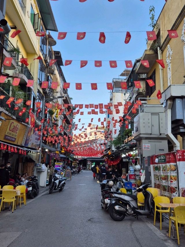 Hanoi's Old Quarter: A Lively Maze of History and Commerce Hanoi's Old Quarter: A Lively Maze of History and Commerce