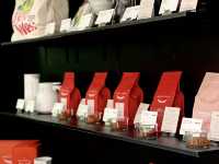 인텔리젠시아 커피 도시의 한복판에서 만나는 조용한 리듬