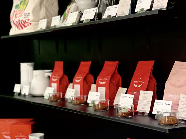 인텔리젠시아 커피 도시의 한복판에서 만나는 조용한 리듬 인텔리젠시아 커피 도시의 한복판에서 만나는 조용한 리듬