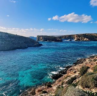 科米諾島水晶潟湖：地中海隱藏的瑰寶