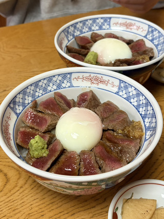 【熊本特色】一家著名的餐廳,您可以在這裡享用非常受歡迎的赤牛牛肉飯。