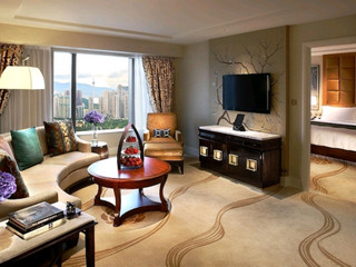 A Collection of Luxury Hotels on Hong Kong Island | Top 5 Best Family Suites.