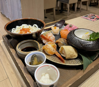 Enjoy Popular Carbonara Udon in a Relaxing Vibe.