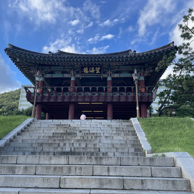 역사를 되짚어보는 국보 여수 진남관
