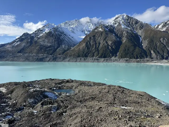 พระอาทิตย์ ทะเลสาบ และภูเขา