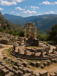 Delphi – The Center of the Ancient World 🏛️⛰️