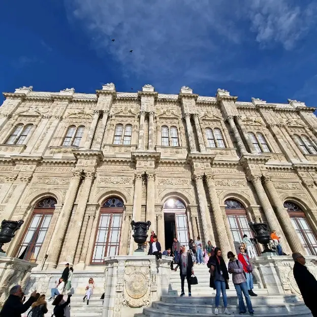 🏰 Discover the Majestic 🌟 Dolmabahçe Palace 🏰 i