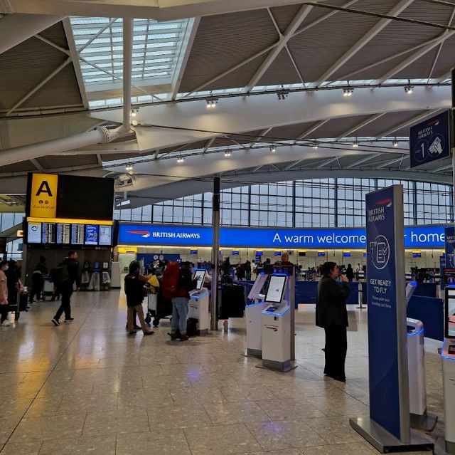 🌍✈️ Explore the Magic of Heathrow Airport! 🇬🇧🛫