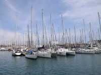 A sunny walk in Barcelona Marina