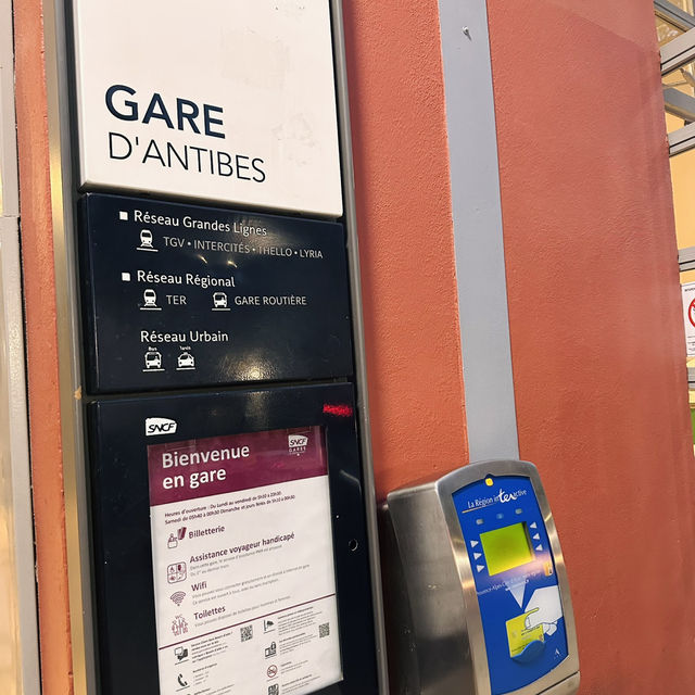 Quaint station tucked in the south of France 🇫🇷