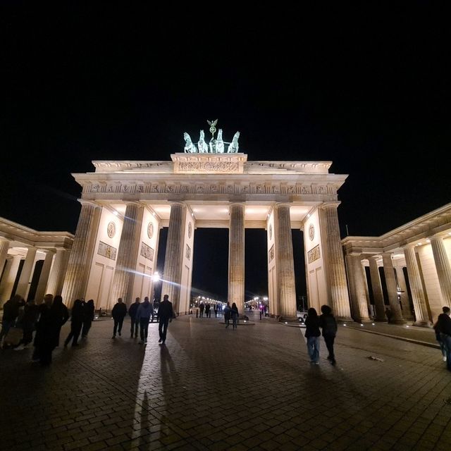 Bites, Sights, and History: The Best of Berlin in One Trip