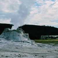 🌟 Top 3 Must-See Landmarks in Yellowstone National Park 🌟